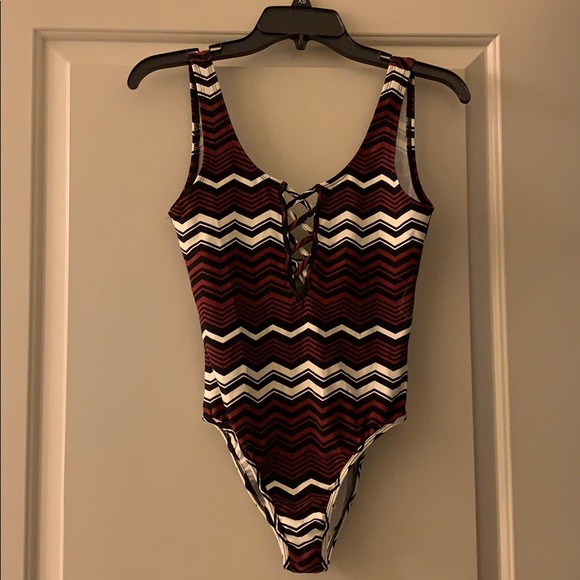 ❤️Tribal Print Crisscross Cut Out Bodysuit🖤 - Picture 3 of 4